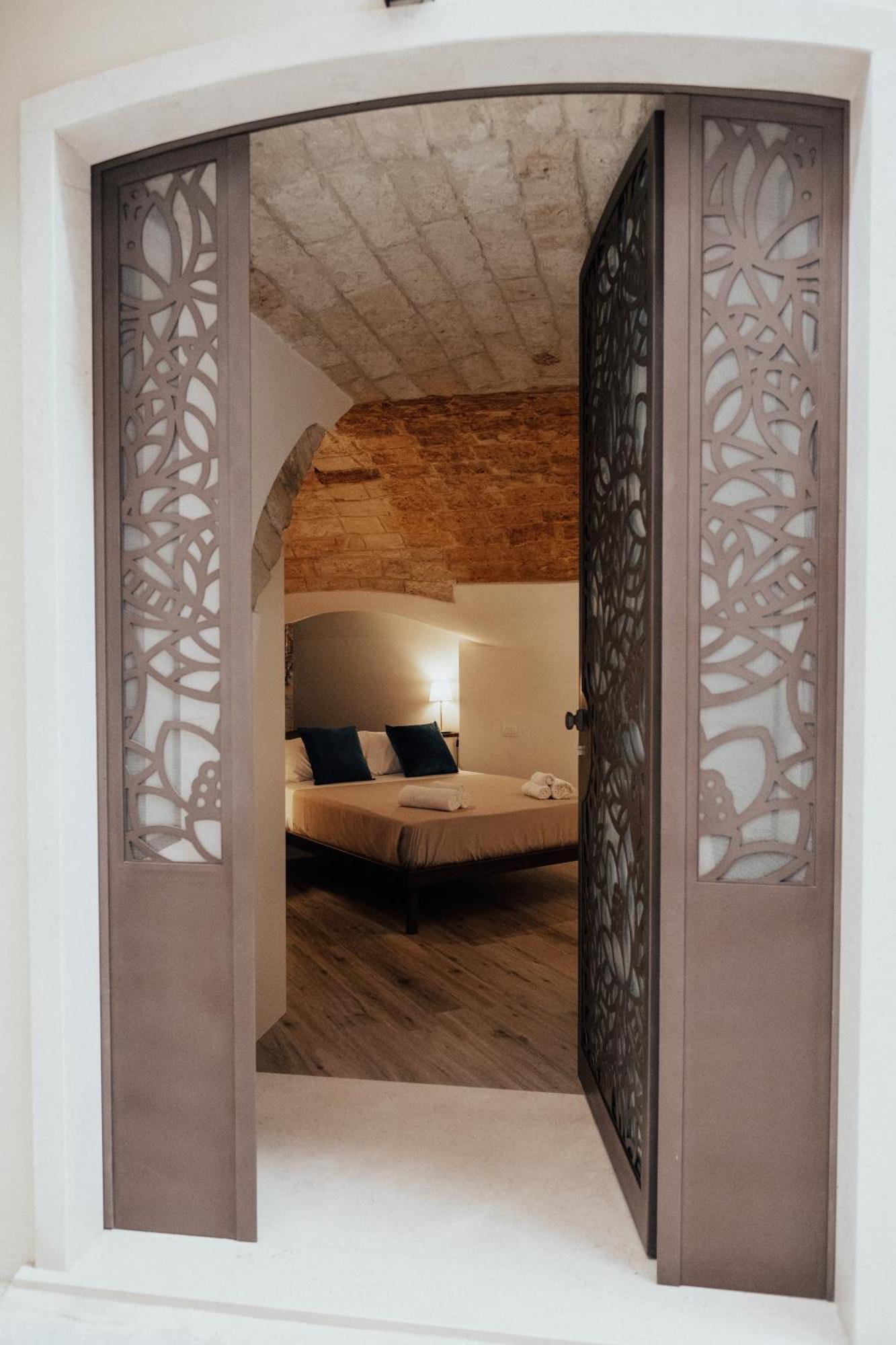 Timeless Apulian Luxury Suite Барі Екстер'єр фото