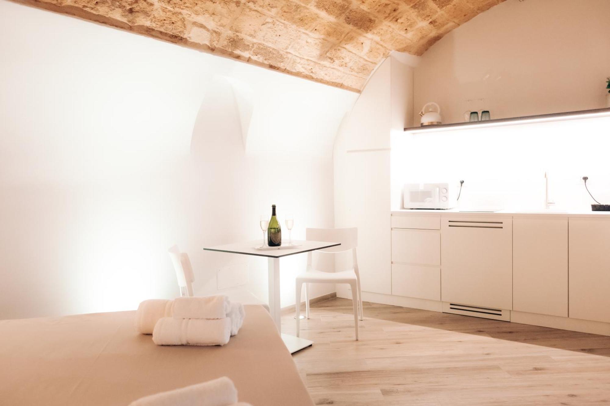 Timeless Apulian Luxury Suite Барі Екстер'єр фото